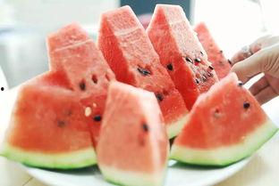 临海塘头吃瓜事件视频,一场引发热议的街头冲突瞬间