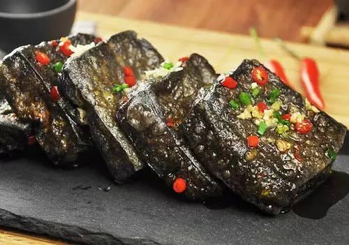 瓜娃娃吃臭豆腐好吗视频,味道如何？揭秘臭豆腐的独特魅力